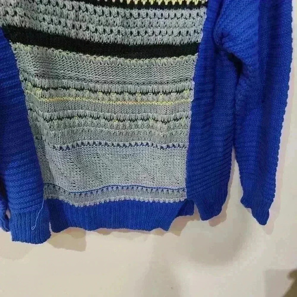 23. Lustero color block striped knit sweater size small - Picture 4 of 6